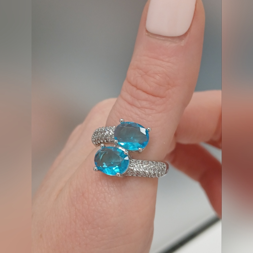 18k White Gold with Bright Blue Double Oval Gemstones Size 8 Adjustable